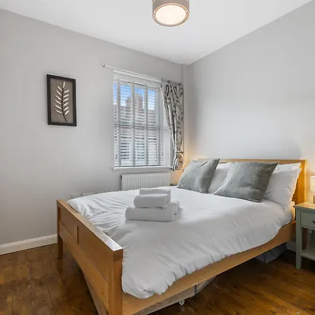 Dom wakacyjny Stylish Free Parking Sleeps 4 - Pass The Keys *