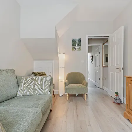 Stylish Free Parking Sleeps 4 - Pass The Keys