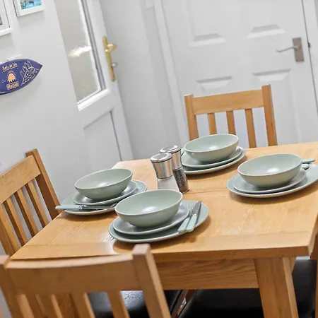 Semesterbostad Stylish Free Parking Sleeps 4 - Pass The Keys *