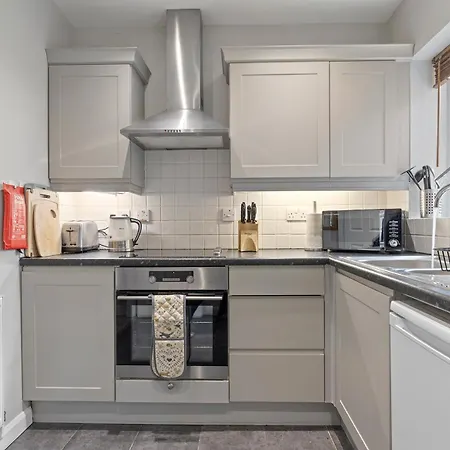 Semesterbostad Stylish Free Parking Sleeps 4 - Pass The Keys *