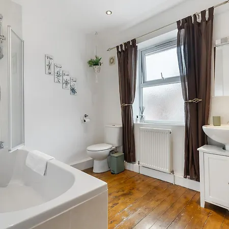 Semesterbostad Stylish Free Parking Sleeps 4 - Pass The Keys *
