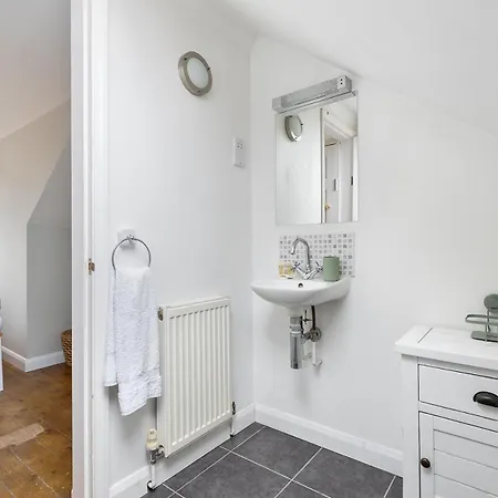 Stylish Free Parking Sleeps 4 - Pass The Keys * York