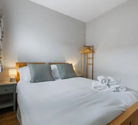 Stylish Free Parking Sleeps 4 - Pass The Keys 요크