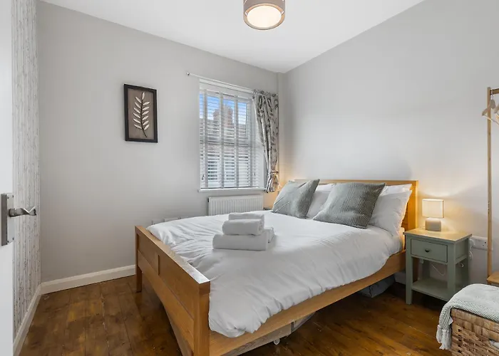 Dom wakacyjny Stylish Free Parking Sleeps 4 - Pass The Keys *