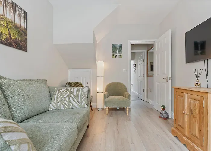 Stylish Free Parking Sleeps 4 - Pass The Keys