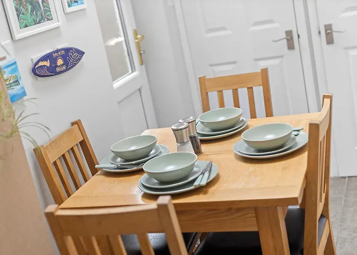 Dom wakacyjny Stylish Free Parking Sleeps 4 - Pass The Keys *