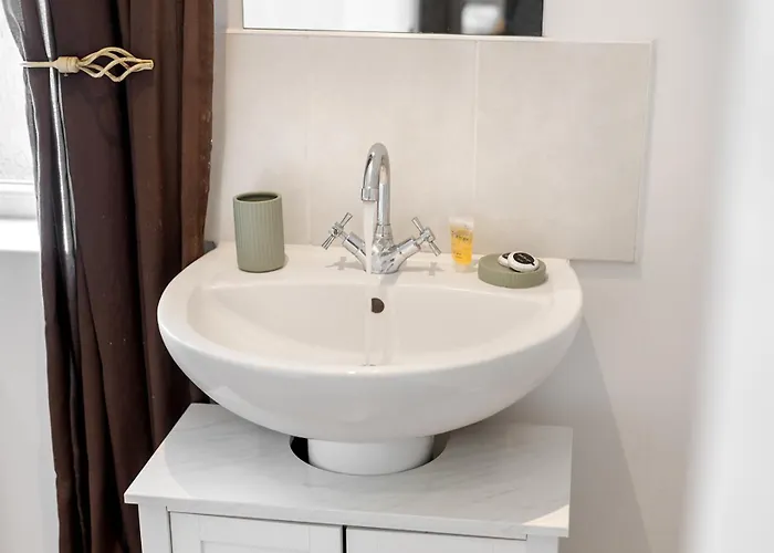 Dom wakacyjny Stylish Free Parking Sleeps 4 - Pass The Keys *