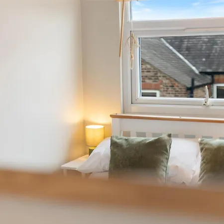 Stylish Free Parking Sleeps 4 - Pass The Keys *